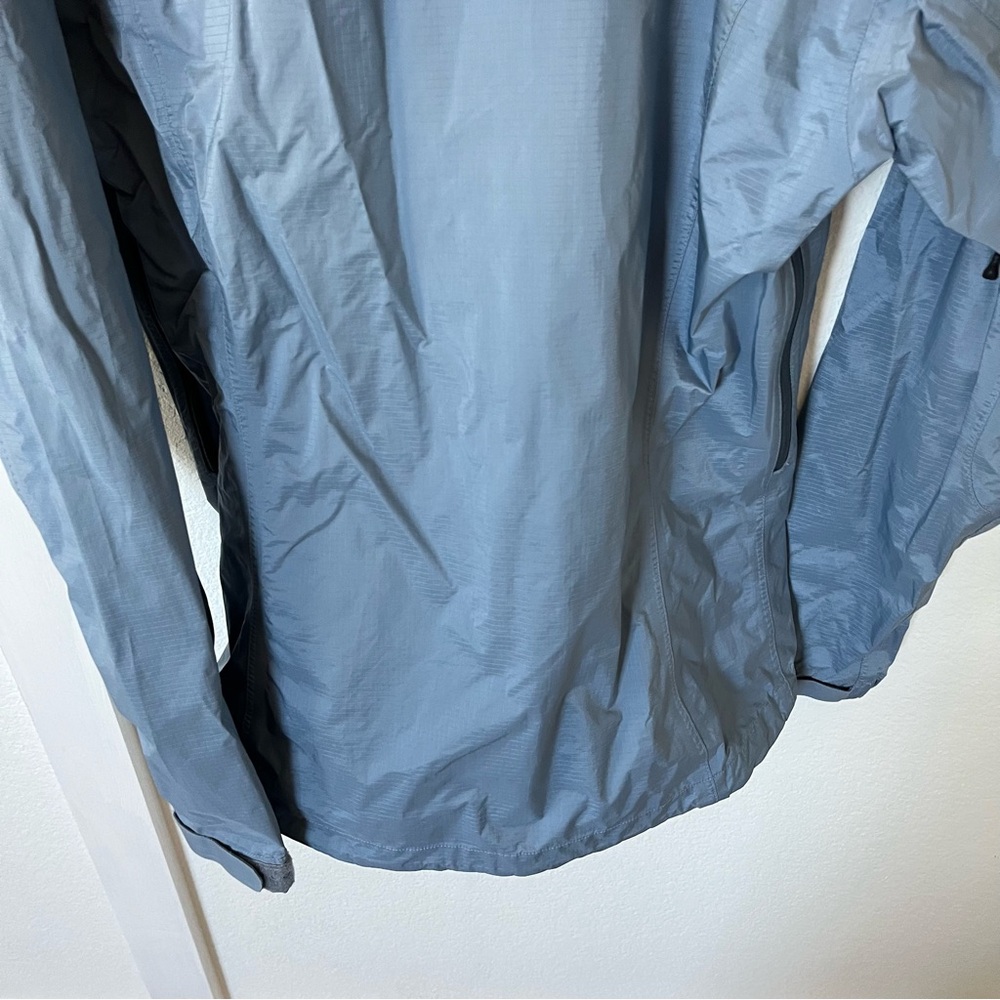 Patagonia Women's XS Torrentshell Rain Jacket - Picture 10 of 10